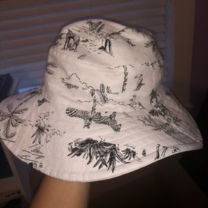 bucket hat